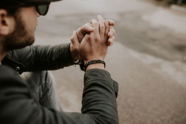 Lunavit Magnetarmband für Männer aus hochwertigen Titan, ultraleicht und perfekt für jedes Outfit